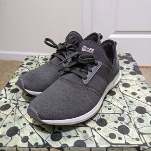 New balance tennis shoes